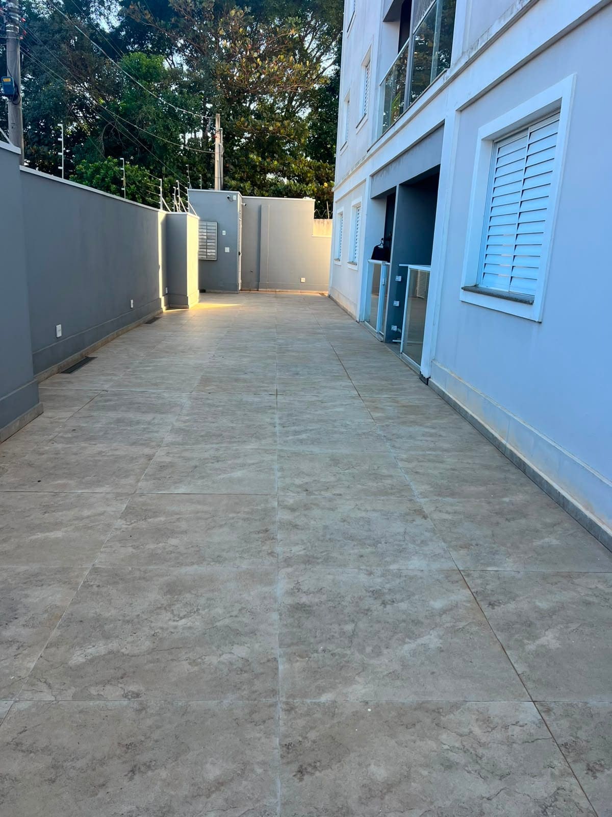 Garden privativo com piso de cerâmica